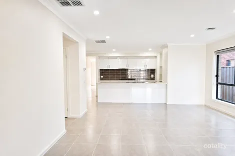 Property photo of 30 Aldinga Avenue Point Cook VIC 3030