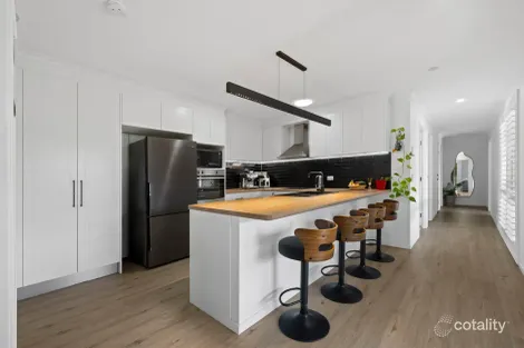 4 PEPPERINA PL, FITZGIBBON, QLD 4018