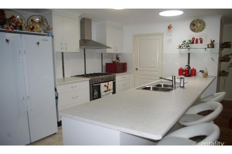 8 Yappa Ct, Lake Clarendon, QLD 4343