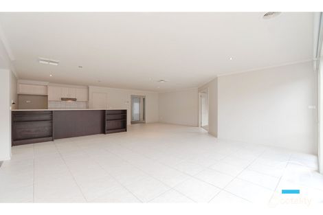 Property photo of 3 Parramatta Walk Craigieburn VIC 3064