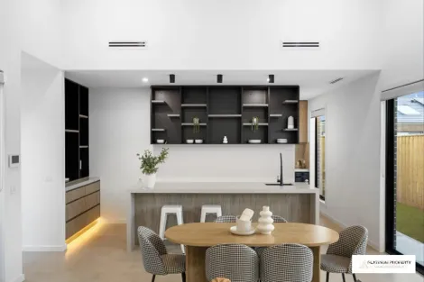 100 Albert Dr, Melton South, VIC 3338