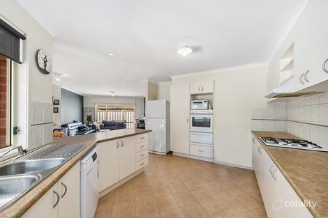 Property photo of 15 Simpson Place Caroline Springs VIC 3023