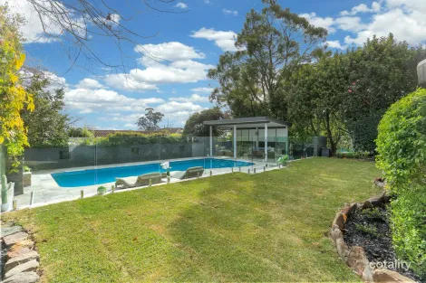 Property photo of 12 Benaroon Avenue St Ives NSW 2075