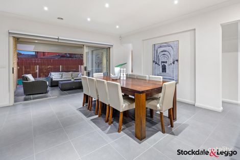 Property photo of 12 Waterbird Link Craigieburn VIC 3064