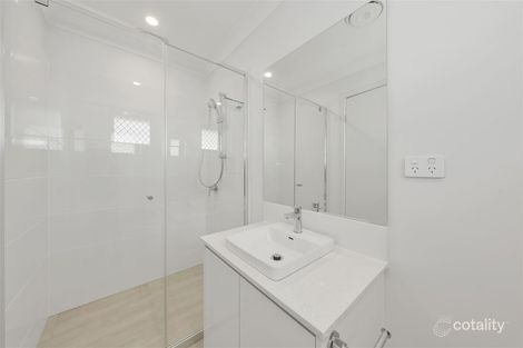 1/16 Sunflower Ct, Ripley, QLD 4306