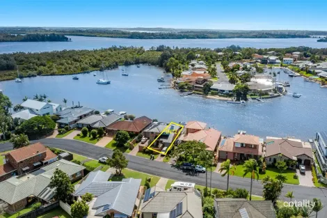 2/40 Acacia Cct, Yamba, NSW 2464
