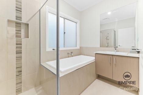 Property photo of 3 Pienza Road Clyde VIC 3978