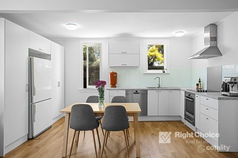 Property photo of 6 Alfred Crescent Lake Illawarra NSW 2528