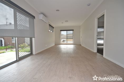 Property photo of 4 Reska Place Mooroolbark VIC 3138