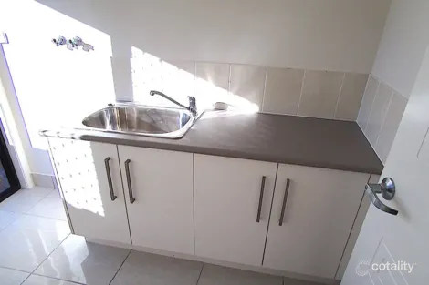 Property photo of 1/3 Holgate Close Gracemere QLD 4702