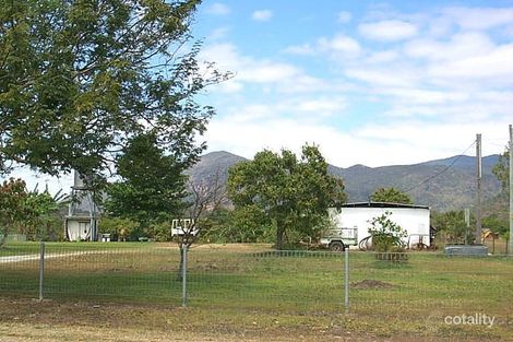 11 Alligator Creek Rd, Alligator Creek, QLD 4816