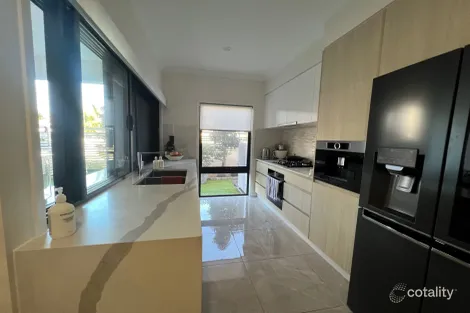 Property photo of 18/33 Sickle Avenue Hope Island QLD 4212