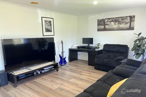 Property photo of 10 Crabill Walk Narre Warren South VIC 3805