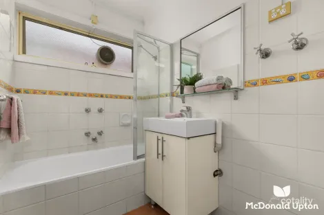 Property photo of 1/65 Bayswater Road Kensington VIC 3031