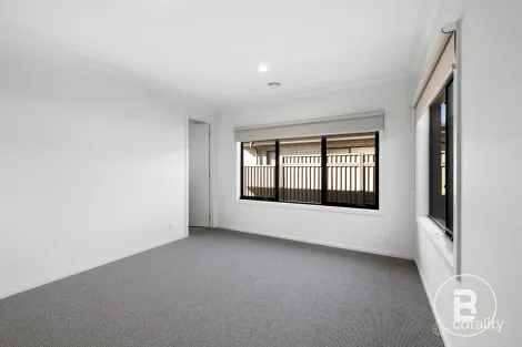 Property photo of 27 Moore Way Lucas VIC 3350