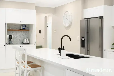 Property photo of 6 Hargrave Avenue Middleton Grange NSW 2171