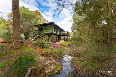 24 Council Rd, Mundaring, WA 6073