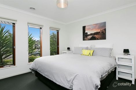Property photo of 12 Tawleed Grove Clyde North VIC 3978