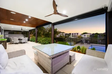 Property photo of 15 Harbourvue Court Helensvale QLD 4212