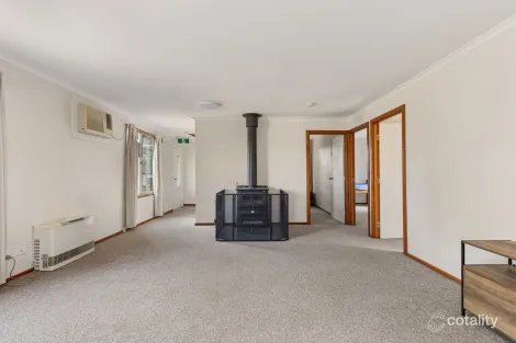 109 Main St, Lake Albert, NSW 2650