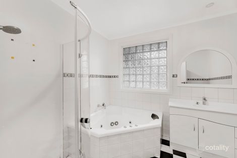 Property photo of 28 Winters Way Doncaster VIC 3108