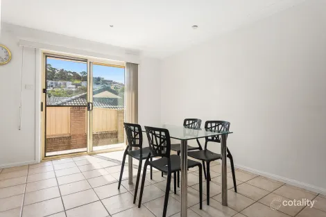 Property photo of 2/140 Waples Road Farmborough Heights NSW 2526