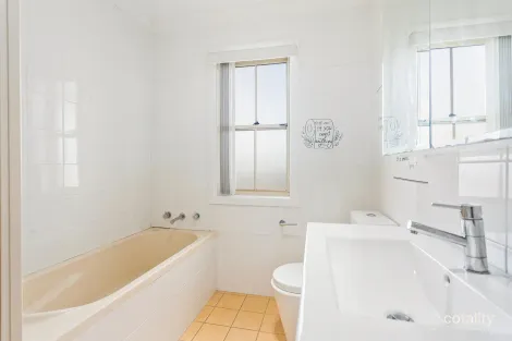 Property photo of 2/140 Waples Road Farmborough Heights NSW 2526