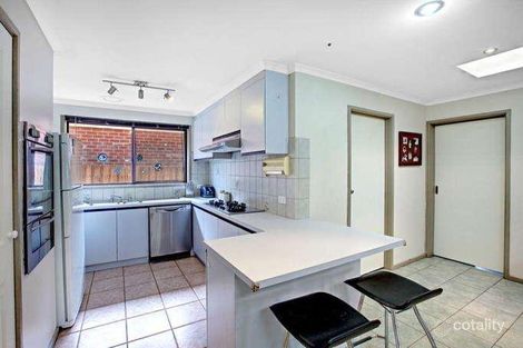 Property photo of 32 Kingston Town Crescent Mill Park VIC 3082