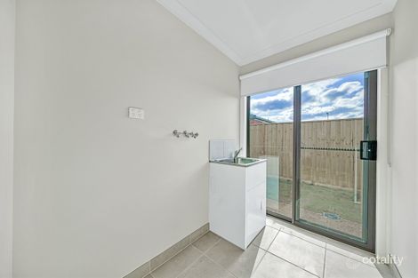 16 Sunstone St, Cranbourne East, VIC 3977