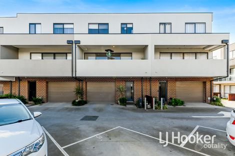 Property photo of 33 Rubus Way Pakenham VIC 3810