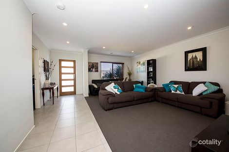 Property photo of 17 Sky Way Carrum Downs VIC 3201