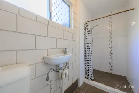 Property photo of 4 Whitewood Crescent Kin Kora QLD 4680