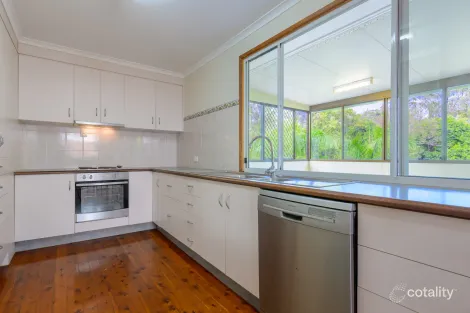 Property photo of 4 Whitewood Crescent Kin Kora QLD 4680