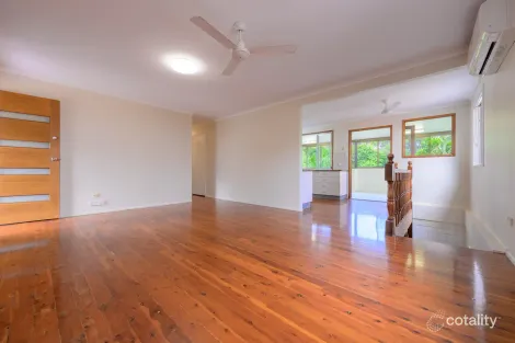 Property photo of 4 Whitewood Crescent Kin Kora QLD 4680