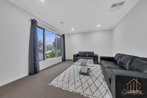 Property photo of 102 Scotsdale Drive Cranbourne East VIC 3977