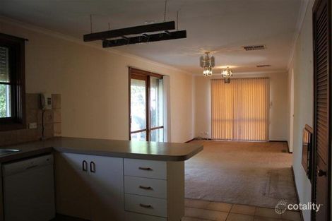 Property photo of 21 Huxley Crescent Endeavour Hills VIC 3802