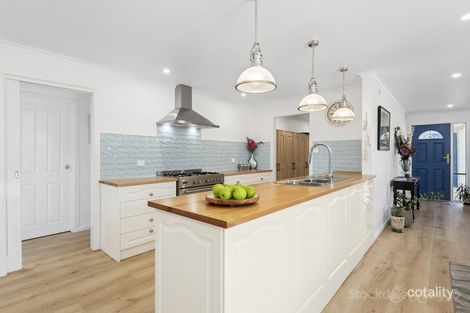 Property photo of 8 Seafarer Court Indented Head VIC 3223