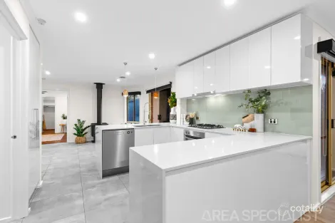 Property photo of 33 Hornsby Drive Langwarrin VIC 3910