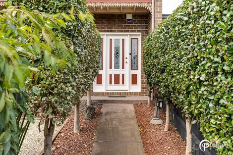 Property photo of 16 Wembley Drive Berwick VIC 3806