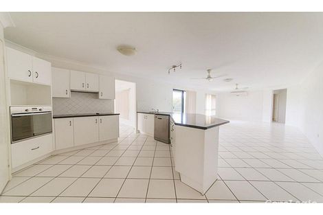Property photo of 30 Connemara Drive Kawana QLD 4701