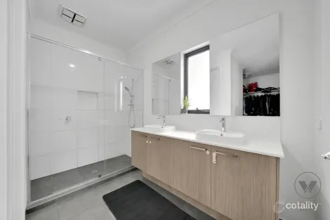 32 Parrot Dr, Weir Views, VIC 3338