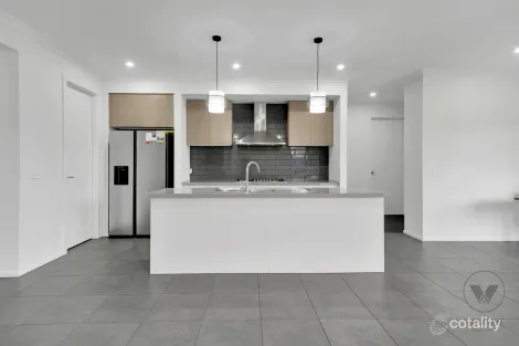Property photo of 32 Parrot Drive Weir Views VIC 3338