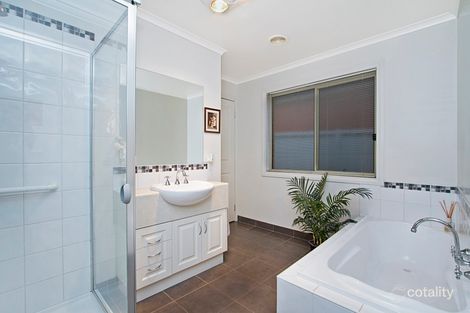 Property photo of 22 Bronze Drive Kangaroo Flat VIC 3555
