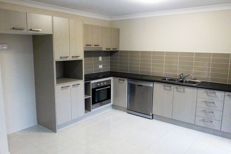 2/11 Innes Cres, Bundamba, QLD 4304