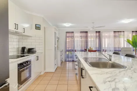 Property photo of 10 Keith Court Sandstone Point QLD 4511