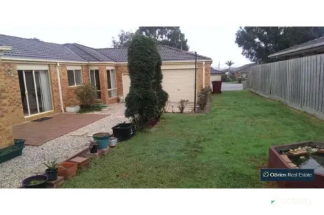 Property photo of 2 Tralee Circuit Narre Warren VIC 3805