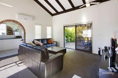 Property photo of 1 Maureen Court Broadbeach Waters QLD 4218