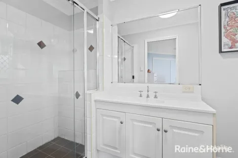 Property photo of 22 Spinnaker Circuit Redland Bay QLD 4165