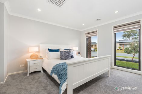 Property photo of 32 Wattlewoods Place Carrum Downs VIC 3201