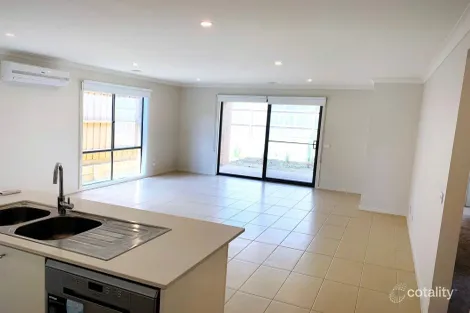 Property photo of 45 Moroak Crescent Clyde North VIC 3978